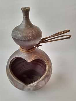 備前焼　瓢箪形花入　花瓶　置物 Amazon.co.jp: 備前焼 瓢箪型花入 花瓶 : ホーム＆キッチン